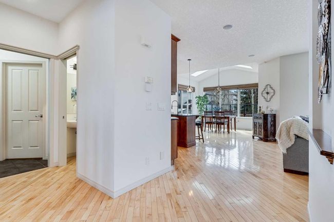 686 Chaparral Dr Se, House other with 5 bedrooms, 4 bathrooms and 4 parking in Calgary AB | Image 8