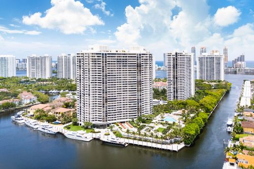 911-1000 W Island Blvd, Aventura, FL, 33160-4973 | Card Image