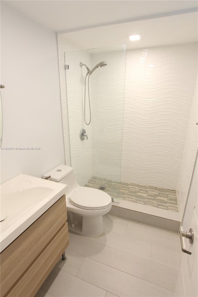 APT-202 - 427 Santander Ave, Condo with 0 bedrooms, 1 bathrooms and null parking in Coral Gables FL | Image 12