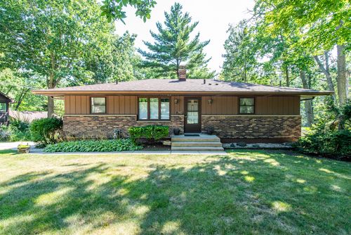 2403 11th St, Winthrop Harbor, IL, 60096-1512 | Card Image