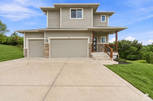 417 Sweetgum Ct, Manhattan, KS, 66503-8218 | Card Image