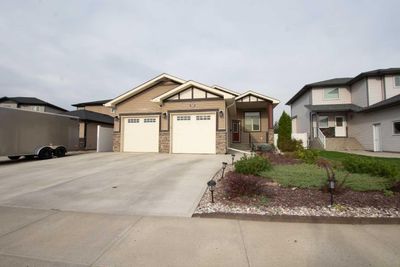 20 Somerside Way Se, House detached with 4 bedrooms, 3 bathrooms and 4 parking in Medicine Hat AB | Image 2