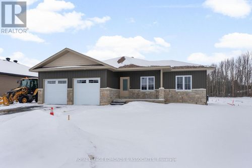 30 Bamagillia St, Cobden, ON, K0J1K0 | Card Image