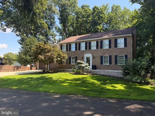 6133 Covered Bridge Rd, BURKE, VA, 22015-3230 | Card Image