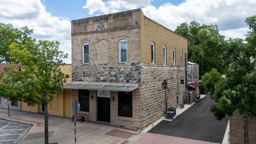 107 W Center St, Kyle, TX, 78640-9450 | Card Image