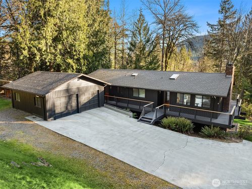 6701 277th Way Se, Issaquah, WA, 98027-8805 | Card Image