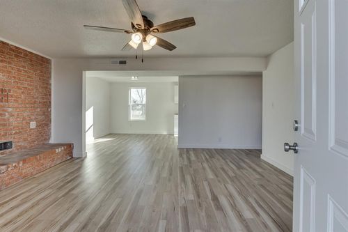 645 S Spencer St, Hinton, OK, 73047-9234 | Card Image