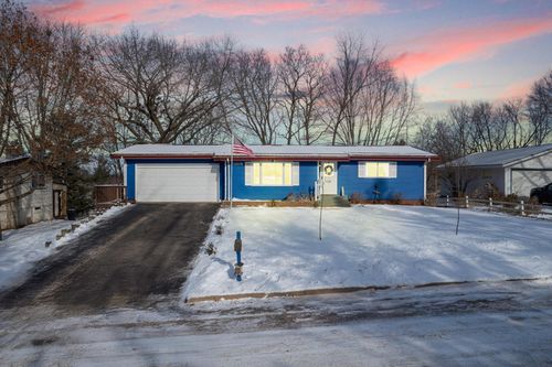 1109 16th Ave E, Menomonie, WI, 54751-3551 | Card Image