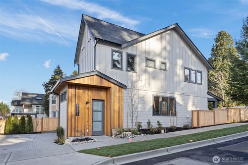 b-8017 126th Ave Ne, Kirkland, WA, 98033-8021 | Card Image