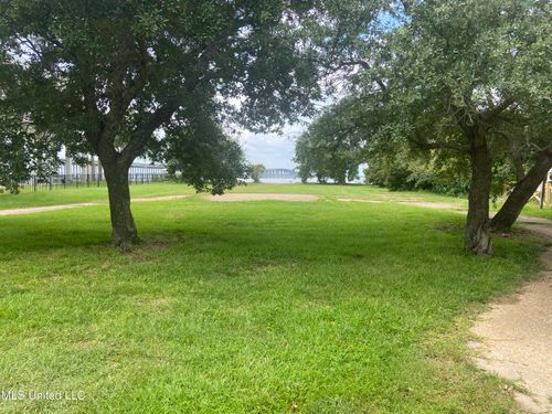 203 Sandy Hook Dr, Pass Christian, MS, 39571-2427 | Card Image