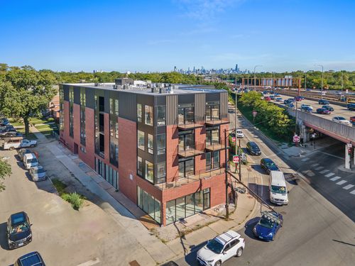 201-3953 W Dakin St, Chicago, IL, 60618-3101 | Card Image