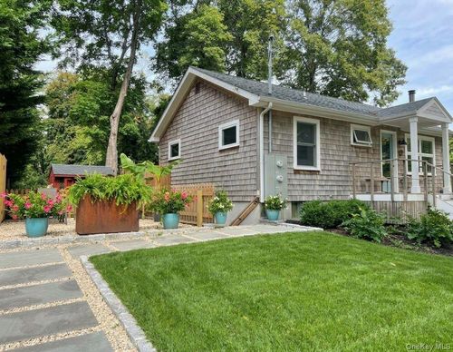 82 B Smith Street, Shelter Island, NY, 11964 | Card Image
