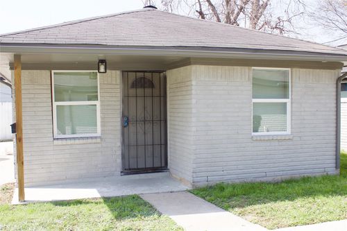 1323 E 32nd 1/2 St, Houston, TX, 77022-5313 | Card Image