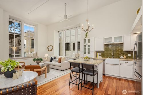 305-201 Galer St, Seattle, WA, 98109-3193 | Card Image