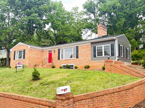 212 Skyland Dr, STAUNTON, VA, 24401-2357 | Card Image