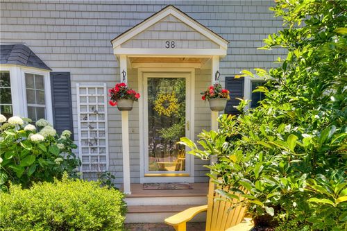 38 Highland Ave, Barrington, RI, 02806-4716 | Card Image