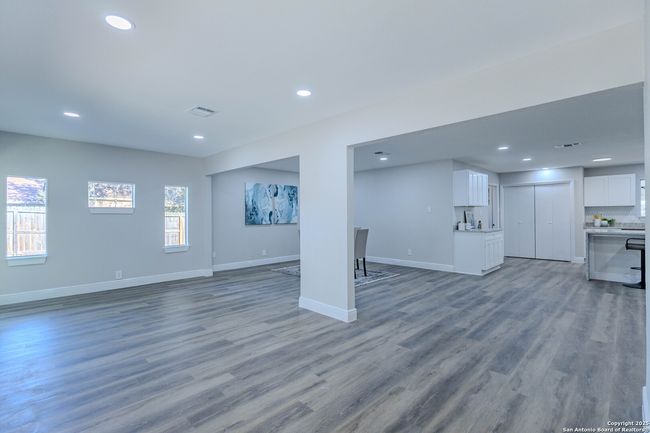 10215 Rafter O Trl, House other with 5 bedrooms, 2 bathrooms and null parking in Helotes TX | Image 11