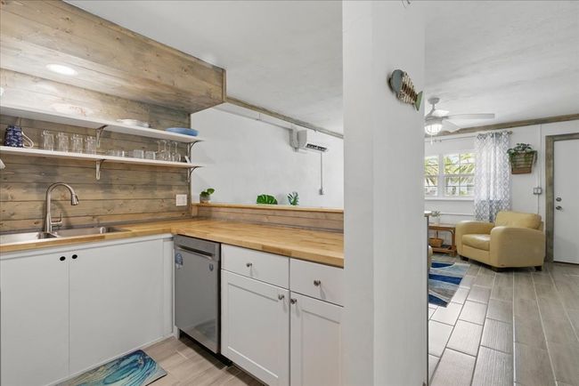 511 1 St St, Townhouse with 2 bedrooms, 2 bathrooms and null parking in CEDAR KEY FL | Image 24