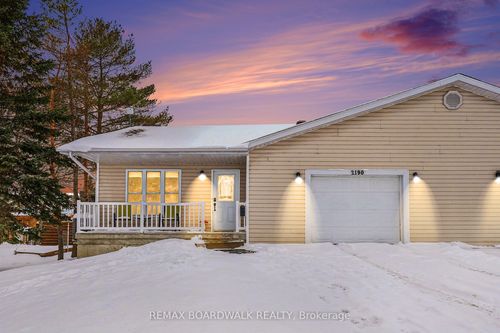 2190 Valley St, Moose Creek, ON, K0C1W0 | Card Image