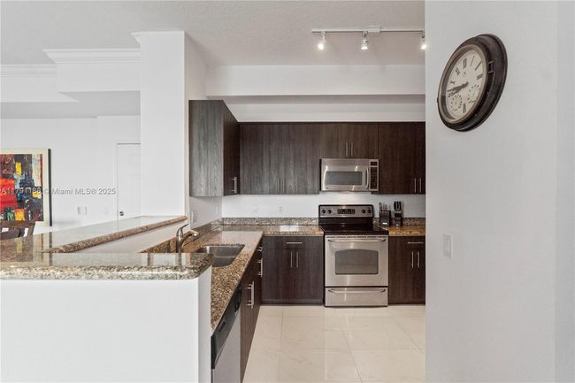 APT-603 - 2401 Ne 65 Th St, Condo with 3 bedrooms, 2 bathrooms and null parking in Fort Lauderdale FL | Image 11