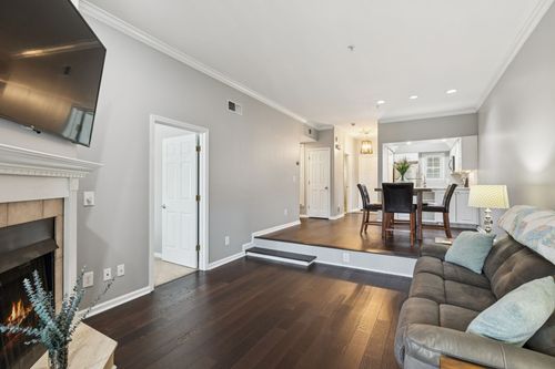 136 W End Pl, Nashville, TN, 37205-2363 | Card Image