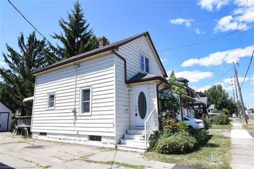 240 Davis St, Port Colborne, ON, L3K1Z3 | Card Image
