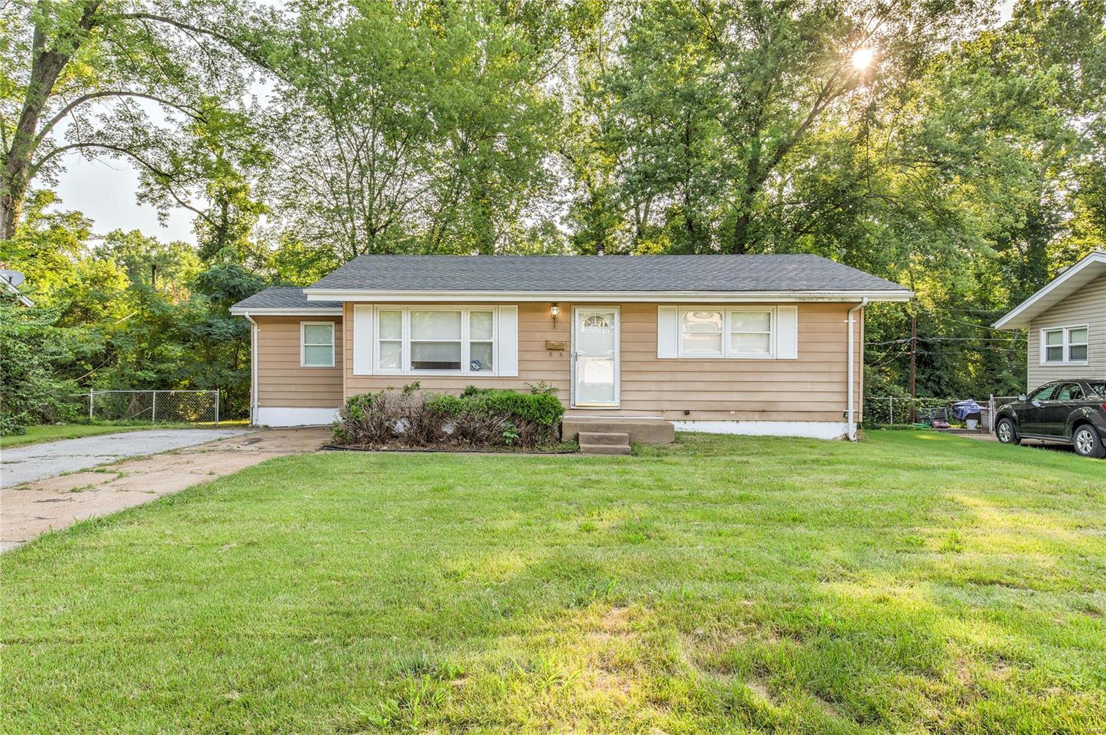 Fenwick Dr, Saint Louis, MO 63135