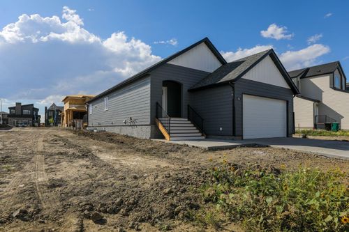 828 Devonia Cir W, Lethbridge, AB, T1J5X1 | Card Image