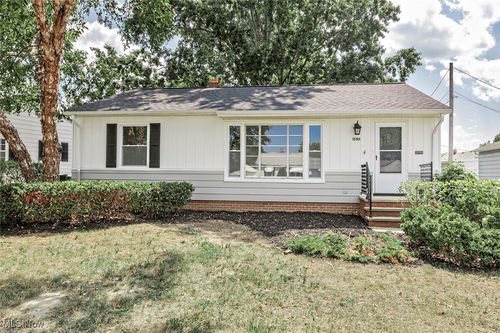 1590 Dennis Dr, Wickliffe, OH, 44092-1074 | Card Image