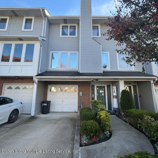 Commodore Dr, Staten Island, NY 10309