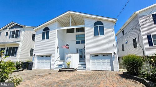 1386 Paul Blvd, MANAHAWKIN, NJ, 08050-4133 | Card Image