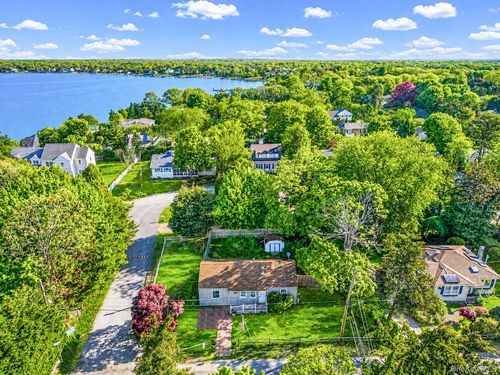 20 Elder Avenue, Southampton, NY, 11946 | Card Image