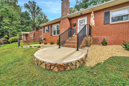 280 Oak St, Rocky Mount, VA, 24151-1201 | Card Image