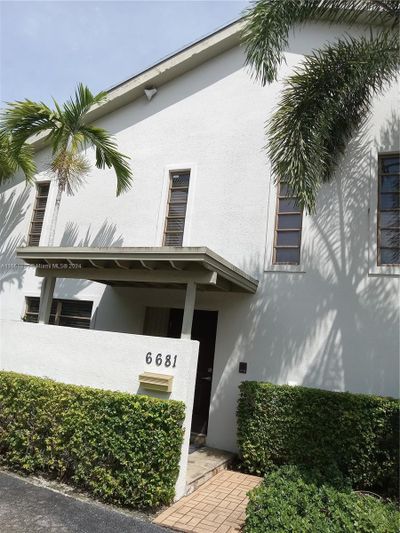 16 - 6681 Sw 71st Ln, Townhouse with 3 bedrooms, 3 bathrooms and null parking in South Miami FL | Image 1