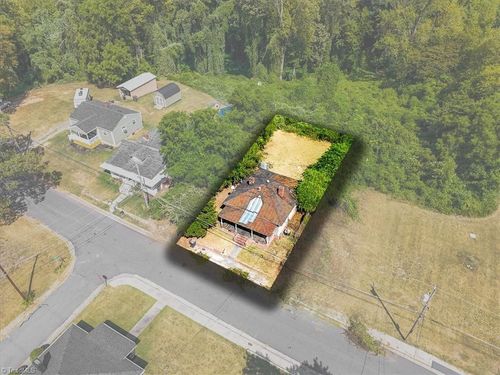 201 Lamberth St, Reidsville, NC, 27320-3604 | Card Image