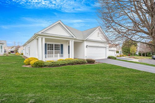 16 Oakhurst Ct, Mount Sinai, NY, 11766-3422 | Card Image