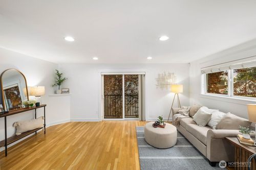 a-337 N 105th St, Seattle, WA, 98133-8705 | Card Image