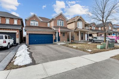 42 Queen Mary Dr, House other with 3 bedrooms, 3 bathrooms and 4 parking in Brampton ON | Image 2