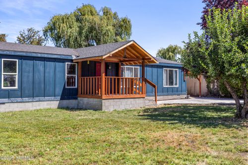 711 Pence Rd, Yakima, WA, 98908-4417 | Card Image