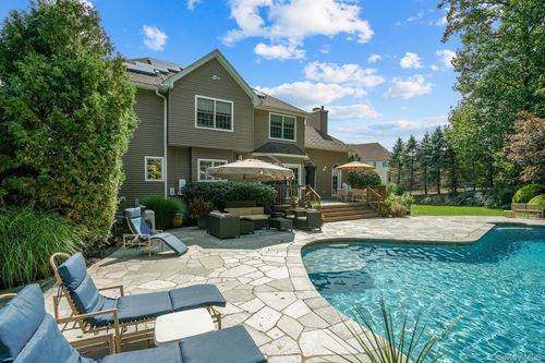 24 Charnwood Dr, Suffern, NY, 10901-3508 | Card Image