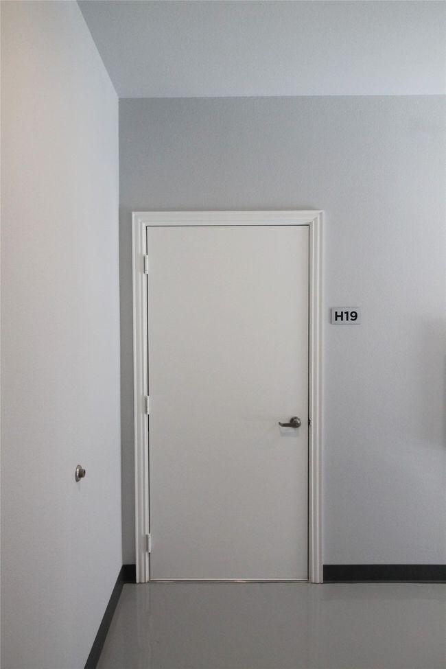 Garage Entry | Image 12