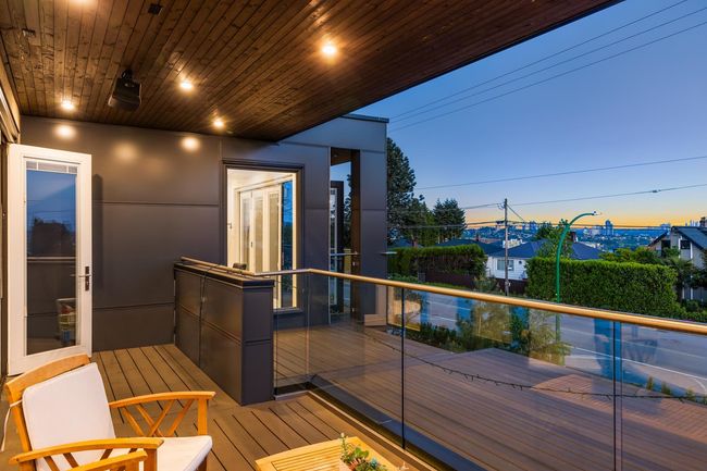 712 Keith Rd E, House other with 6 bedrooms, 7 bathrooms and 6 parking in North Vancouver BC | Image 35