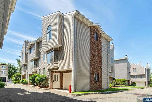 125 Roosevelt Place, Palisades Park, NJ, 07650 | Card Image