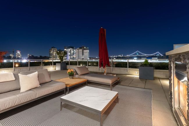 702 - 788 Arthur Erickson Place, Condo with 2 bedrooms, 3 bathrooms and 2 parking in West Vancouver BC | Image 2