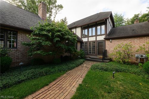 16 S Bentley Drive Se, Canton, OH, 44709 | Card Image