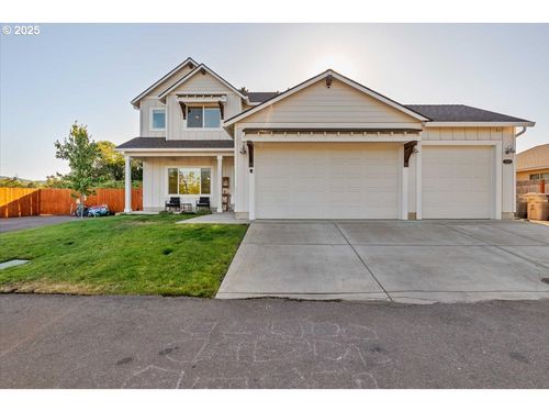 570 S 10th St, Monroe, OR, 97456-8454 | Card Image