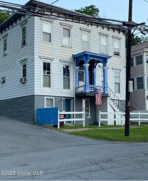 15 Williams St, Whitehall, NY, 12887-1321 | Card Image