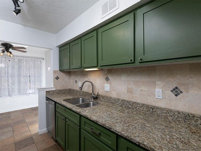 2015 Huntingdon Chase, Condo with 2 bedrooms, 2 bathrooms and null parking in Sandy Springs GA | Image 13