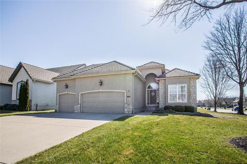 405 Nw Greenview Drive, Lee's Summit, MO, 64064 | Card Image