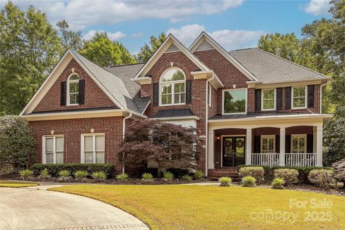 3318 Providence Hills Dr, Matthews, NC, 28105-6740 | Card Image